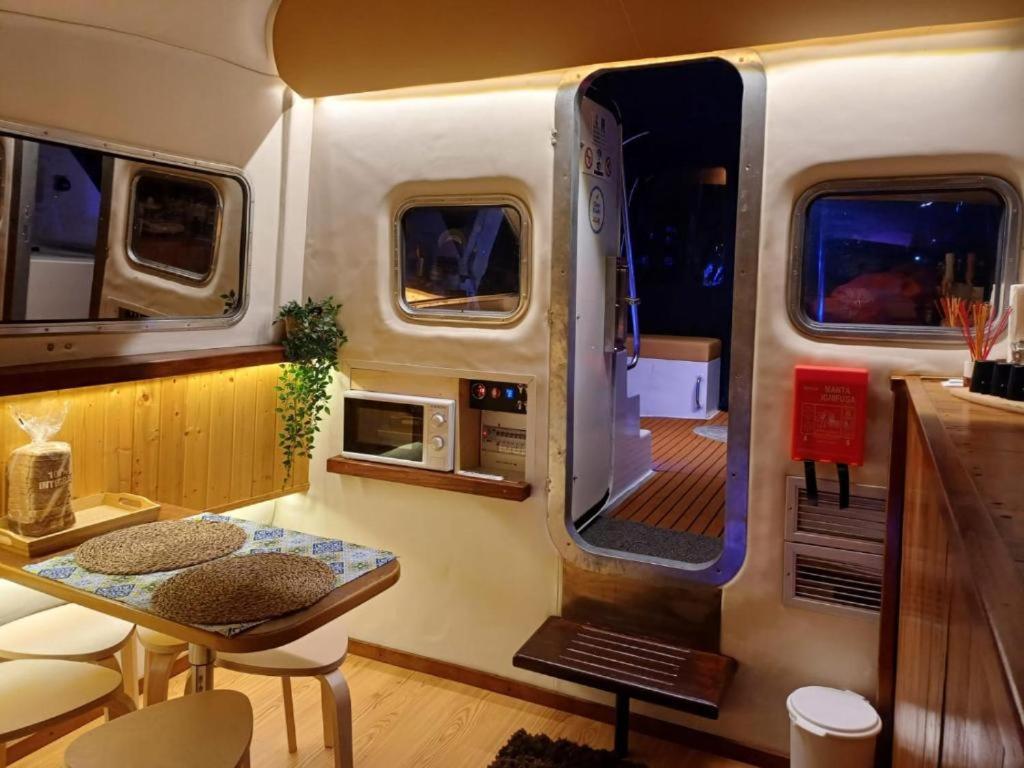 Sleepboat Golden Life Botel