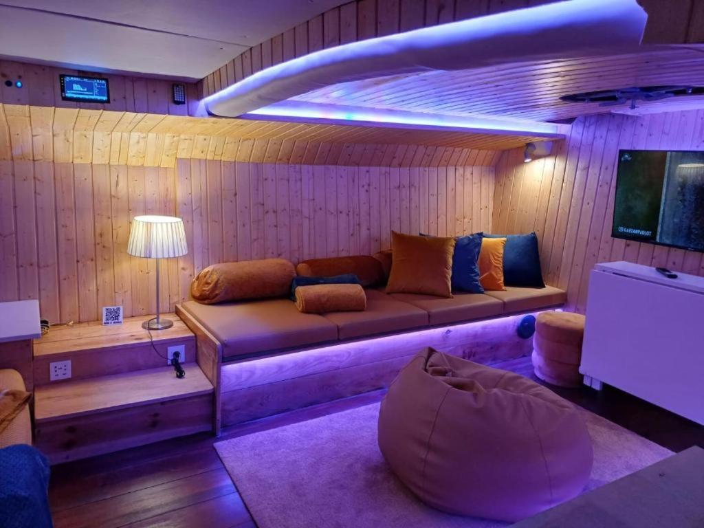 Sleepboat Golden Life Porto