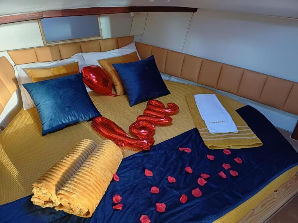 Botel Sleepboat Golden Life Porto